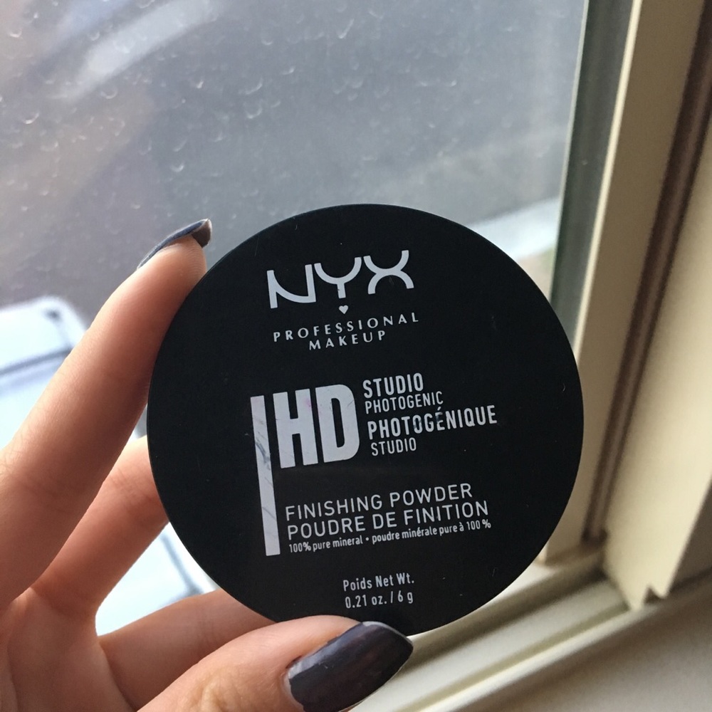 NYX SETTING AND FINISHING POWDER